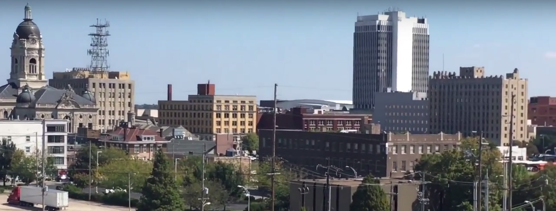 Road Trip: Tour Both Vintage Buses and Evansville Radio Stations [VIDEO]
